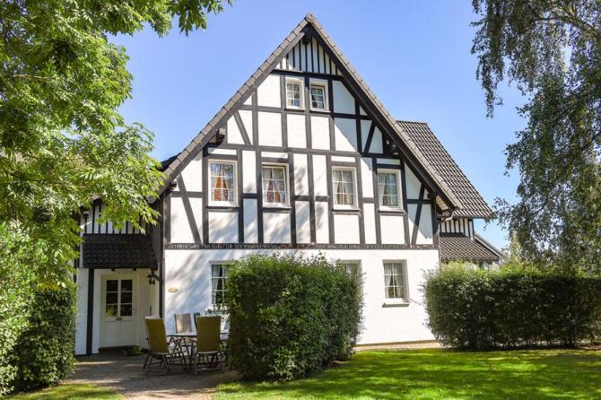 Hof Koehne - Doppelhaus - Wohnung Dreifachhexe Schmallenberg Exterior foto